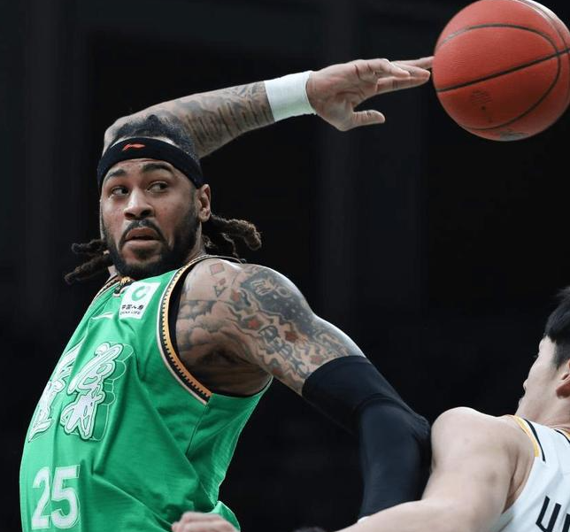 华体会体育官方网-13投砍21分13板3帽！防守大闸成辽篮逆转头号功臣，杨鸣没看错你