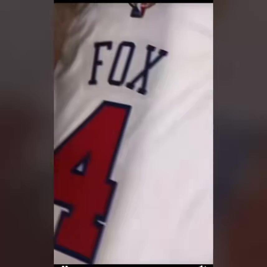 华体会体育-😂夺笋啊！球迷DIY了一套尼克斯版本福克斯4号球衣